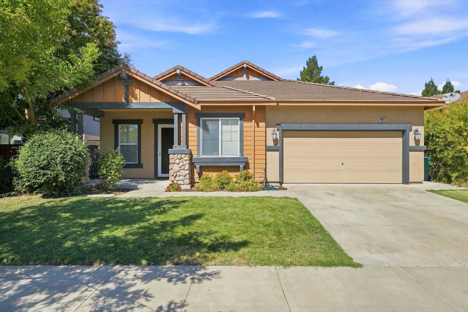 Front exterior of 10947 Cliffside Drive